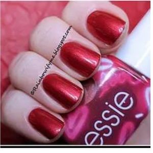 👗 NEW Essie Nail Polish in Colour #EssieLove Limited Edition